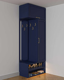 جاکفشی ایستاده با آینه